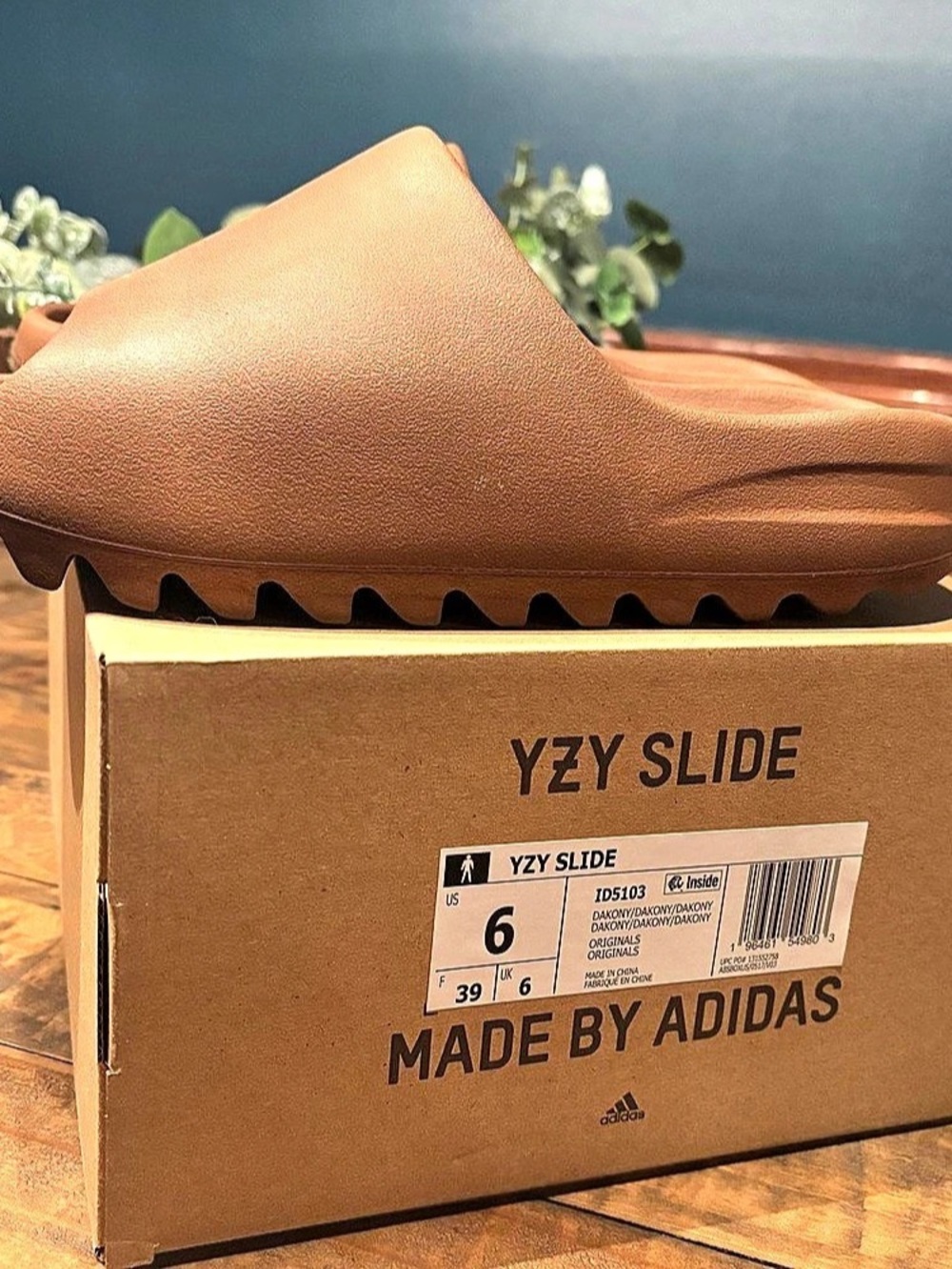 adidas Yeezy Slide Brown US 6 Like New